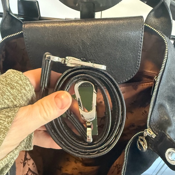 Longchamp Classic Black Leather Shoulder Bag - Picture 3 of 16